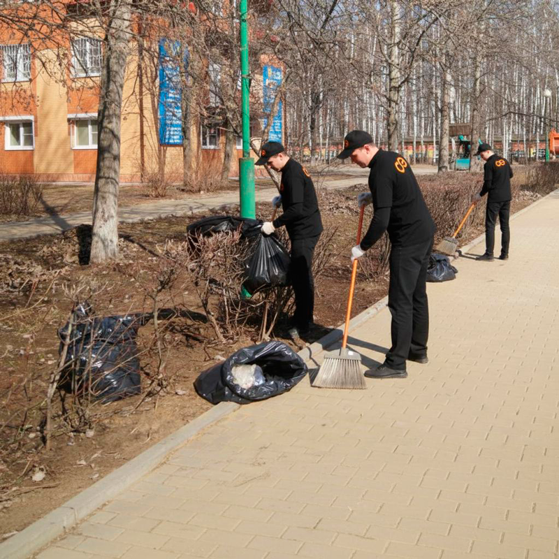 Уборка листьев в Красном Холме